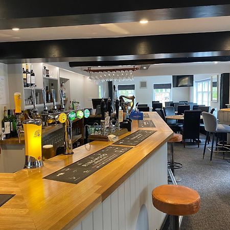 The New Wheel Inn Lymington Exterior photo